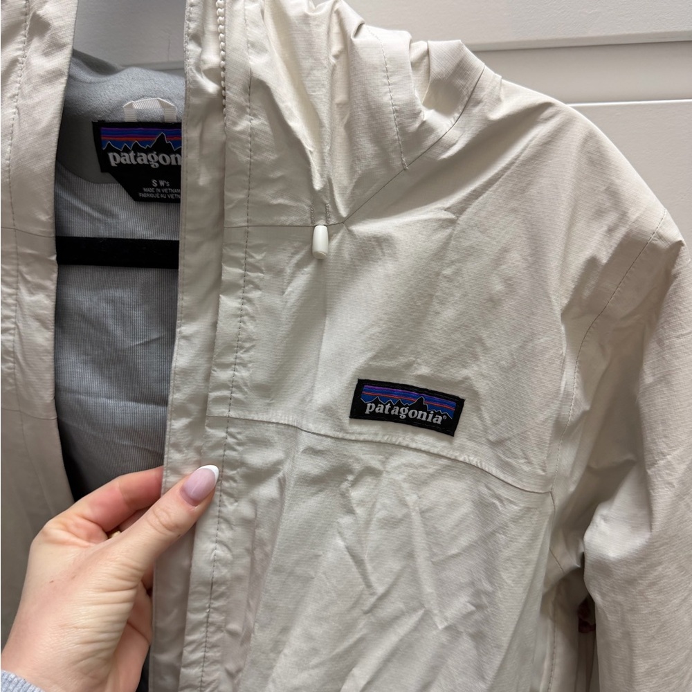 Patagonia Off-White Hooded Jacket